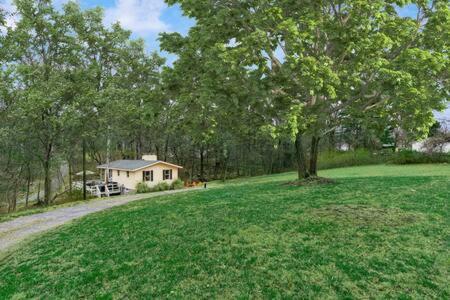Harpers Ferry Cabin Hot Tub, Deck, Fire Pit, Wifi Exteriör bild