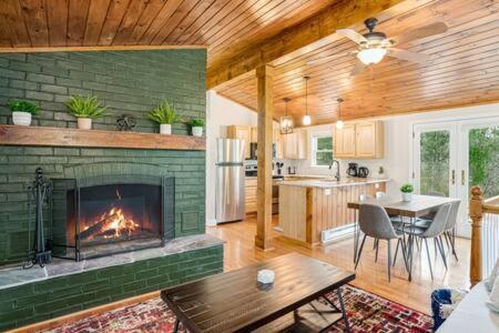 Harpers Ferry Cabin Hot Tub, Deck, Fire Pit, Wifi Exteriör bild